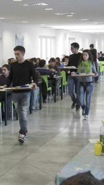 Studenti in una mensa dellateneo gestita dal Dsu  