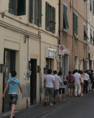 Cinesi in via Pistoiese 