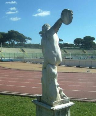 <b>NON IN REGOLA.</b> Lo stadio dei Pini a Viareggio 