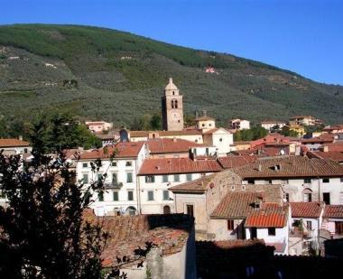 Una veduta panoramica di Buti    