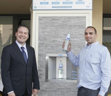 Linaugurazione della prima fontanella dacqua minerale       