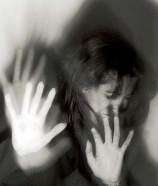 Una scena di violenza sulle donne 