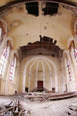 <strong>CHIESA OLANDESE.</strong> L’interno del tempio in grave degrado