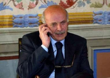 <b>PRESIDENTE.</b> Osvaldo Angeli replica duramente allattacco dellIdv sui lavori lungo il nostro arenile  