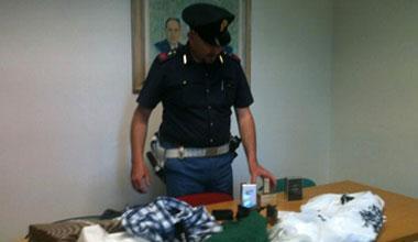 Fa shopping con la carta rubata, arrestato dalla polizia