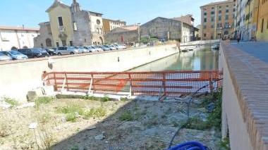 Il cantiere deserto sul viale Caprera: i lavori per riaprire la seconda parte del fosso si sono praticamente fermati