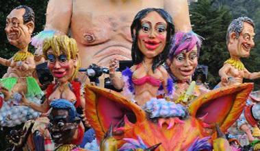 Carnevale sull'acqua C'è anche la barca del bunga bunga