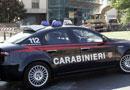 Ruba vino e soldi nel bar dove lavora