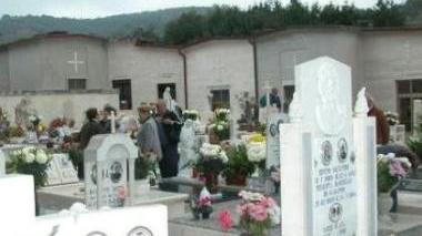Cimitero. «La strada adesso è larga ma due corse di bus sono poche»