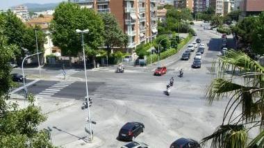 Veduta dall’alto dell’incrocio: per la circoscrizione non c’è sufficiente spazio per fare la rotatoria