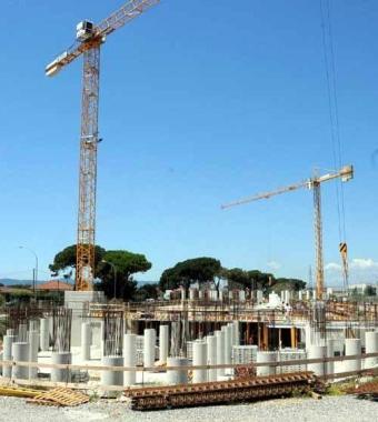 <b>MATTONE IN CRISI</b> Paolo Ciotti (Cna) e due cantieri edili 