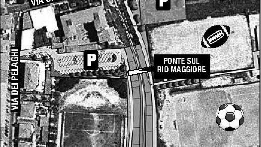 Sopra il progetto elaborato da Marcella Chiavaccini che giovedì sarà discusso in giunta con alcune modifiche degli uffici tecnici del Comune. In alto uno dei campi sportivi che faranno parte del Parco: un ponte congiungerà le due sponde del Rio Maggiore