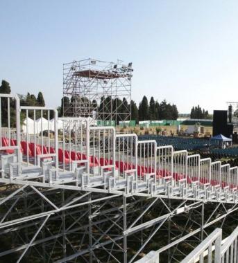 La costruzione delle tribune 