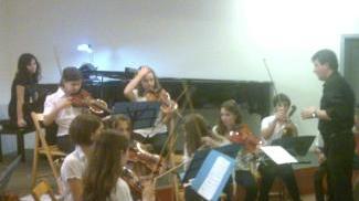 Un momento dei saggi di fine anno nell’auditorium della scuola di musica a Castello