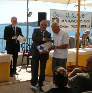 <b>CAPOSTIPITE.</b> Domenico Fanciulli 82 anni ha ritirato il premio Veterani   