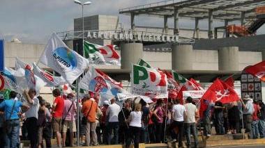 La manifestazione davanti a Peretola