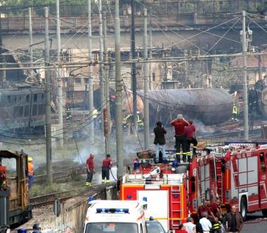 Due immagini del disastro ferroviario due anni fa 