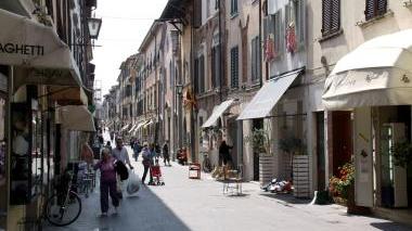 Il centro di Pietrasanta La giunta ha detto stop al mattone privato