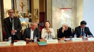 Da sinistra Marini Rossetti la Scaramuccia don Bazzari e Grassi Sotto l’assessore regionale con il sindaco di Fivizzano