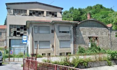 Sopra la cartiera Panigada in alto la via con i blocchi 