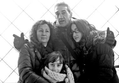 Da sinistra Liana, Domenico e Rachele, in basso Matilde durante una gita a Venezia