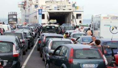 Caos sul porto per colpa dei ritardi e dell'assenza dell'Oglasa
