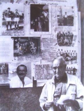 <b>TAZEBAO</b> Emilio Cellini in posa davanti ad alcune delle sue immagini     