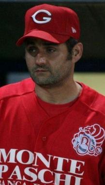 <b>MANAGER</b>. Enrico Vecchi difende loperato della squadra 