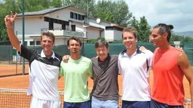 La squadra del Tc Cotti al centro il presidente Brunetti