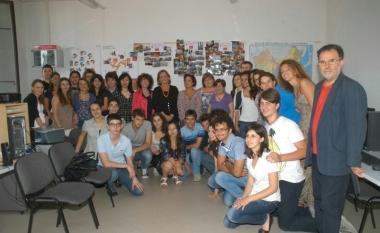 Professori e studenti nel laboratorio multimediale 