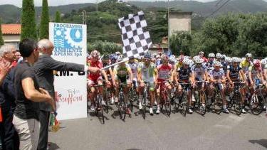 Il sindaco di Montignoso Narciso Buffoni dà il via al trofeo