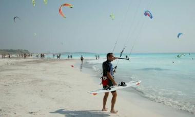 Surf, windsurf, kitesurf e ora anche sup (tavola con pagaia) alle Spiagge bianche