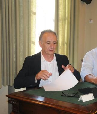 Lassessore Giovanni Pierami in consiglio comunale        