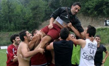 La festa dopo la promozione dellAtletico Romagnano 