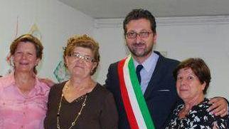 Il sindaco insieme alle tre neo pensionate