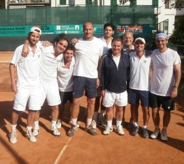 La squadra del Ct Etruria che &egrave; riuscita a salvare la categoria battendo il Ct Salaria Roma per 4 a 2           