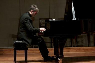 Il pianista Flavio Peconio   