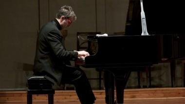 Il pianista Flavio Peconio