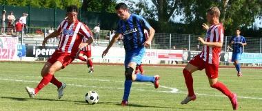 Bonuccelli in azione col Pesaro nella partita di andata 