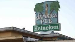 <strong>JAMAICA PUB.</strong> Il locale sul lungomare di Marina torna all’asta a 1 milione e 490mila euro con un ribasso di quasi mezzo milione di euro: si potrà pagare anche a rate