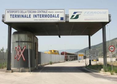 Binari e magazzini a Interporto a destra il presidente Angelo Pezzati 