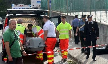 I volontari della Svs portano via la salma e i carabinieri a Colle 