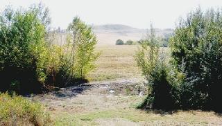 in alto la zona di tamponamento del rio Melogio in basso Renzo Macelloni