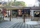 <b>LE TERME.</b> La zona del complesso in cui sorge il ristorante e a destra i titolari della palestra 