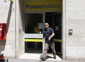 Banditi armati di pistola alle Poste di Corso Mazzini - le foto