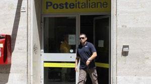 Banditi armati di pistola alle Poste di Corso Mazzini - le foto