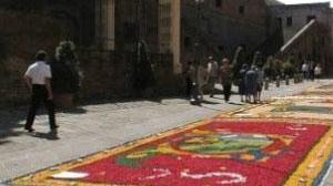 Infiorata, tutti possono partecipare con il kit di petali