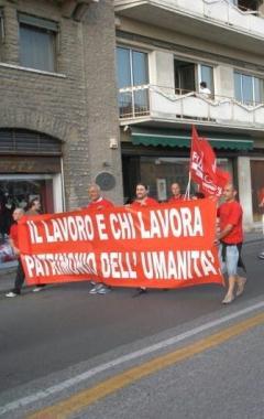 Lavoratori dei Cantieri di Pisa in corteo 