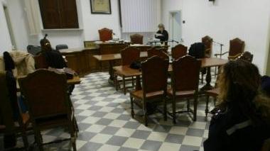 L’aula del tribunale di Pontedera