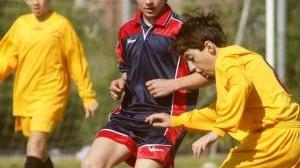 Un’azione di calcio giovanile